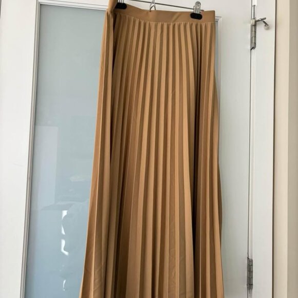 ONLY Pleated Tan Maxi Skirt - Picture 4 of 4